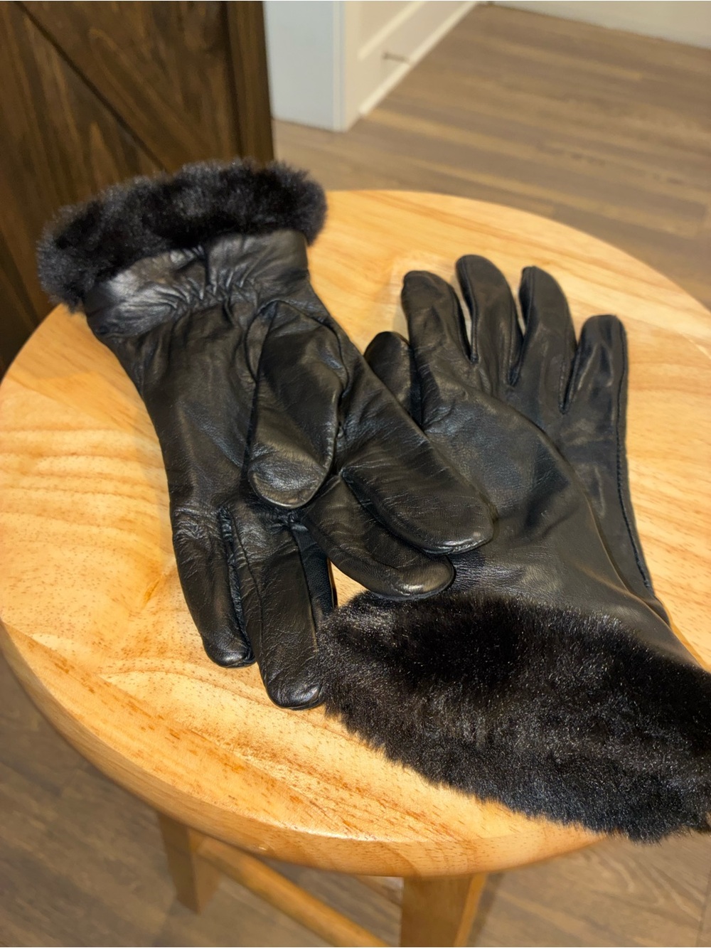 Fownes Vintage Leather faux-fur black gloves- women’s size Large